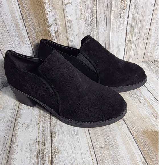 The Unbranded Brand Shoes - Black Faux Suede Block Heel Slip On Ankle Booties‎ Size 39 Round Toe Shoes